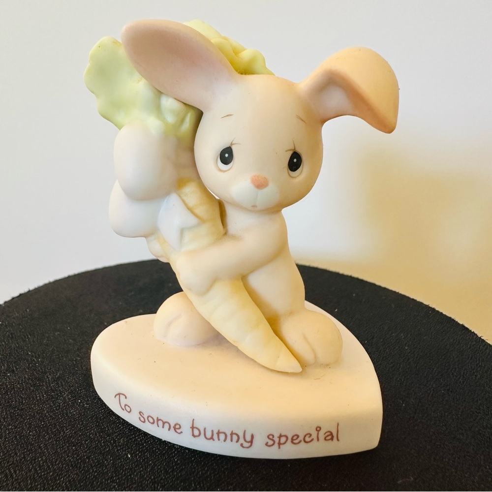 Precious Moments - Bunny Figurine - To some bunny special 1982 E-9282